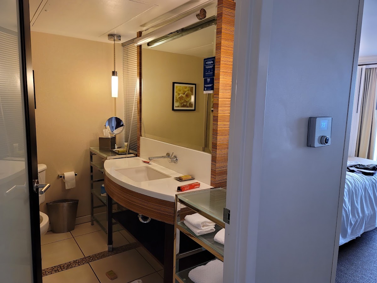 Hilton Waikiki Beach Resort & Spa photo 4