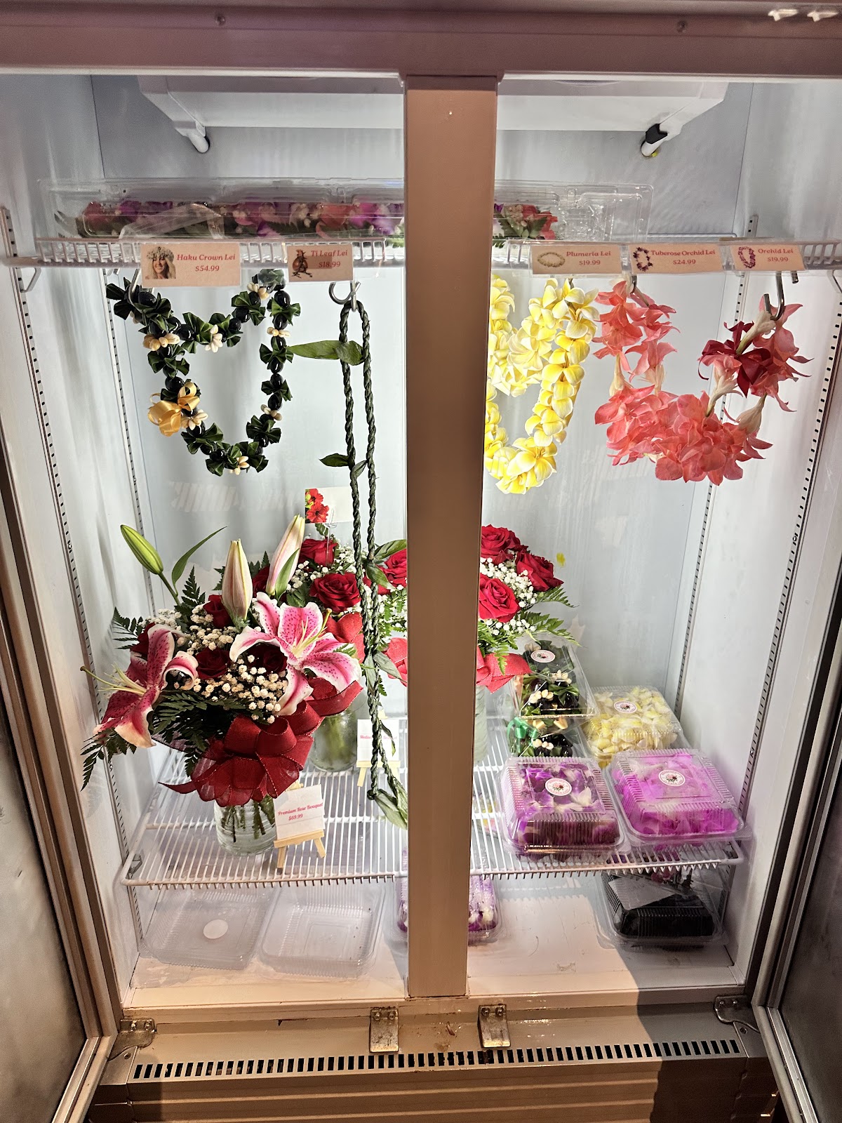 Honolulu Flower Lady (Waikiki Lei Stand) photo 4