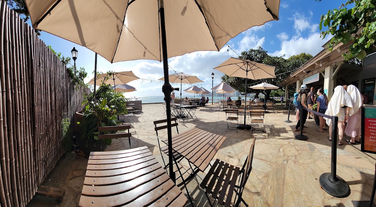 Barefoot Beach Cafe @ Queen's Surf Beach in Waikiki