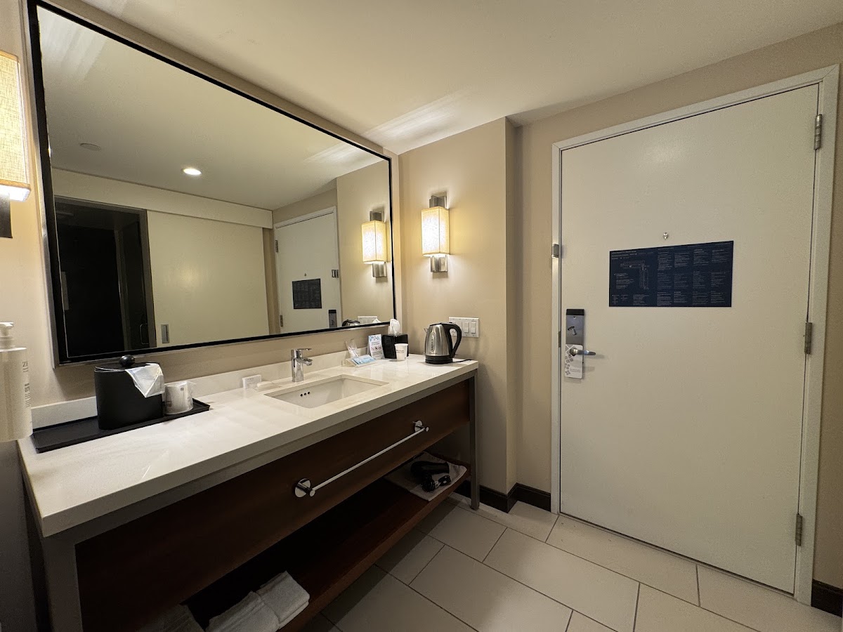 Hilton Garden Inn Waikiki Beach photo 4