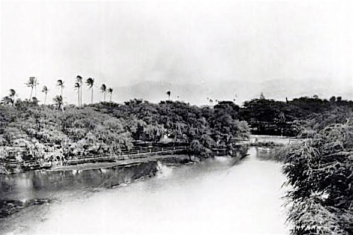 ʻĀpuakēhau Stream, which once ran into the sea at Waikīkī, c. 1890