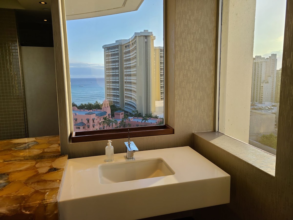Sheraton Waikiki Beach Resort photo 4