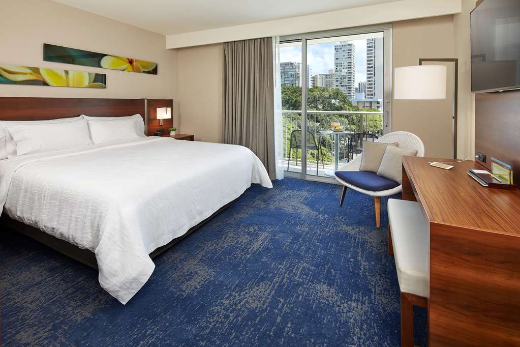 Hilton Garden Inn Waikiki Beach photo 2