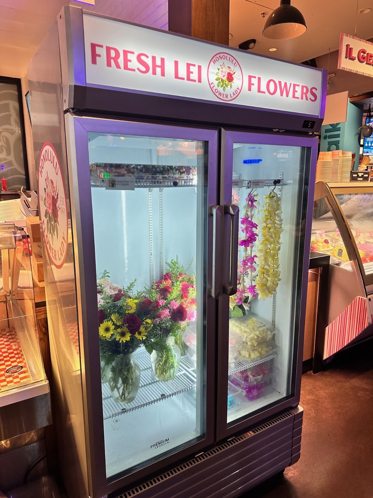 Honolulu Flower Lady (Waikiki Lei Stand) photo 2